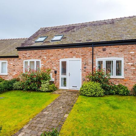 Number 21: A Breathtaking Chester Cottage With Parking Mollington  Extérieur photo
