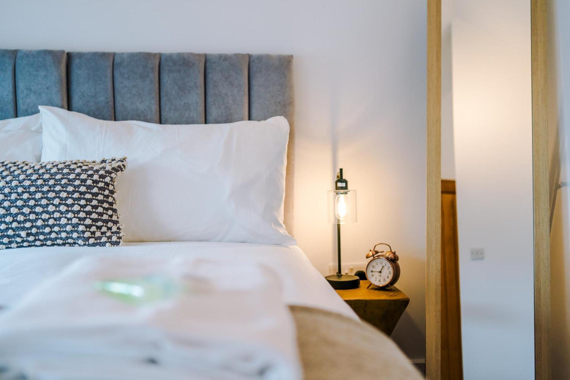 Number 21: A Breathtaking Chester Cottage With Parking Mollington  Extérieur photo
