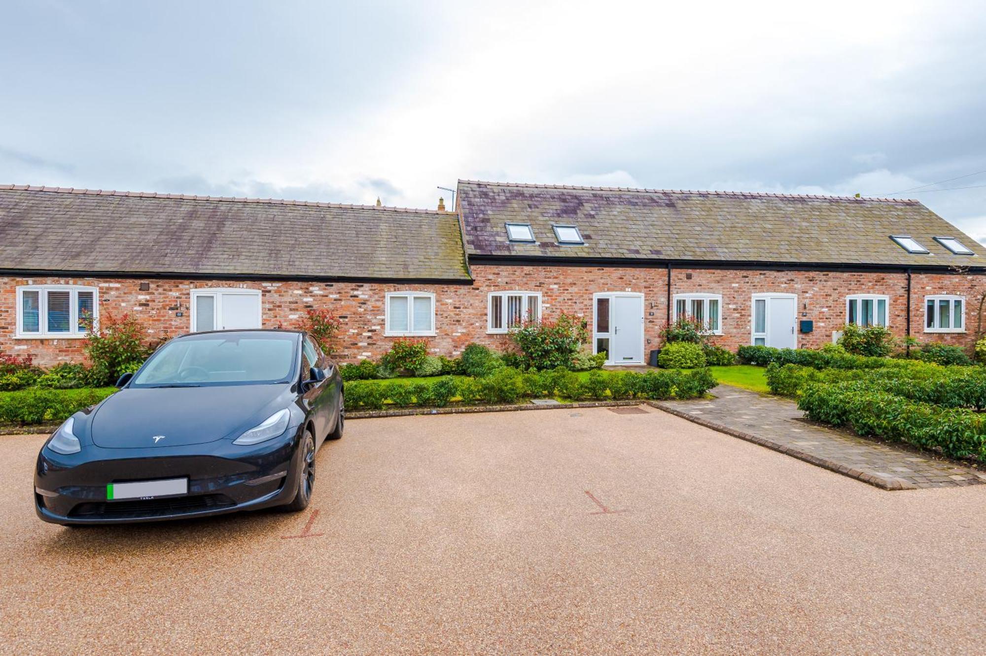 Number 21: A Breathtaking Chester Cottage With Parking Mollington  Extérieur photo